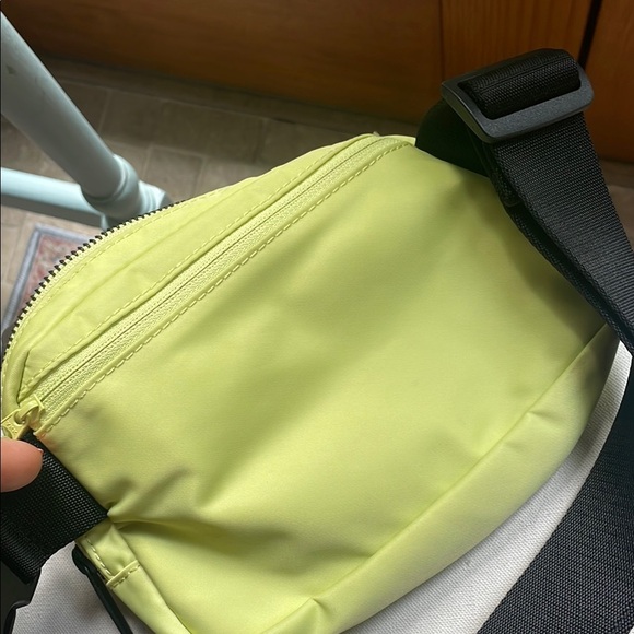 Lululemon Everywhere Lemon Lime Green Belt Bag Crossbody - Picture 14 of 15